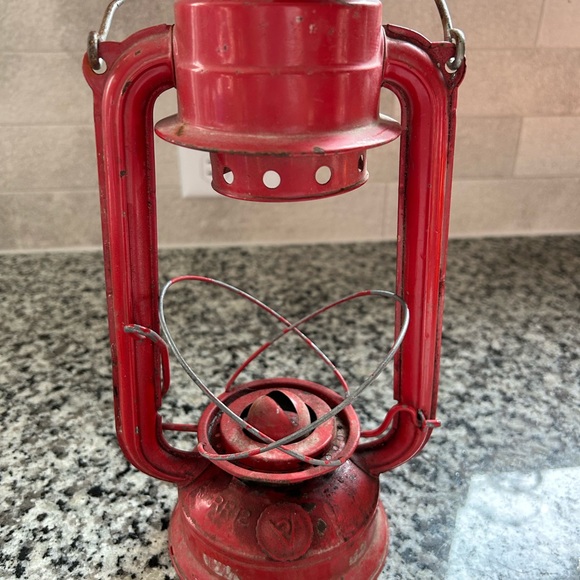 Vintage Red Hanging American Camper Kerosene 12"  Lantern  ARK12 - Picture 3 of 9